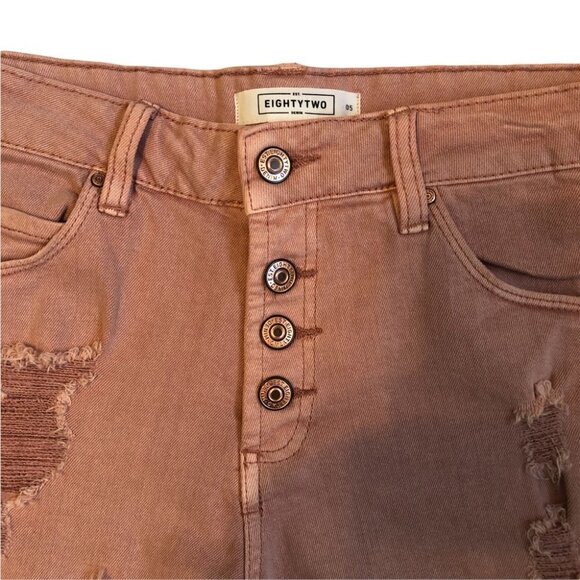 Eighty Two Distressed Shorts in Salmon Size  5 - Picture 8 of 14